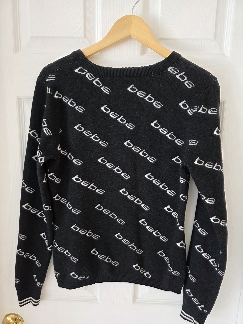 Bebe Black White Allover Monogram Logo Knit Sweater Striped Cuff Size L Crewneck